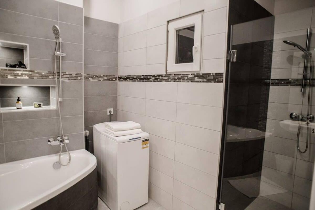 New Luxury Apartment In The Center With A/C Budapest Extérieur photo