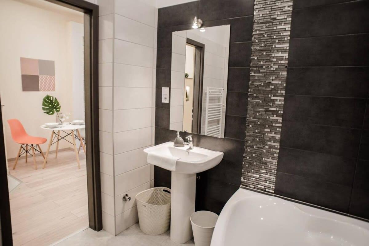 New Luxury Apartment In The Center With A/C Budapest Extérieur photo